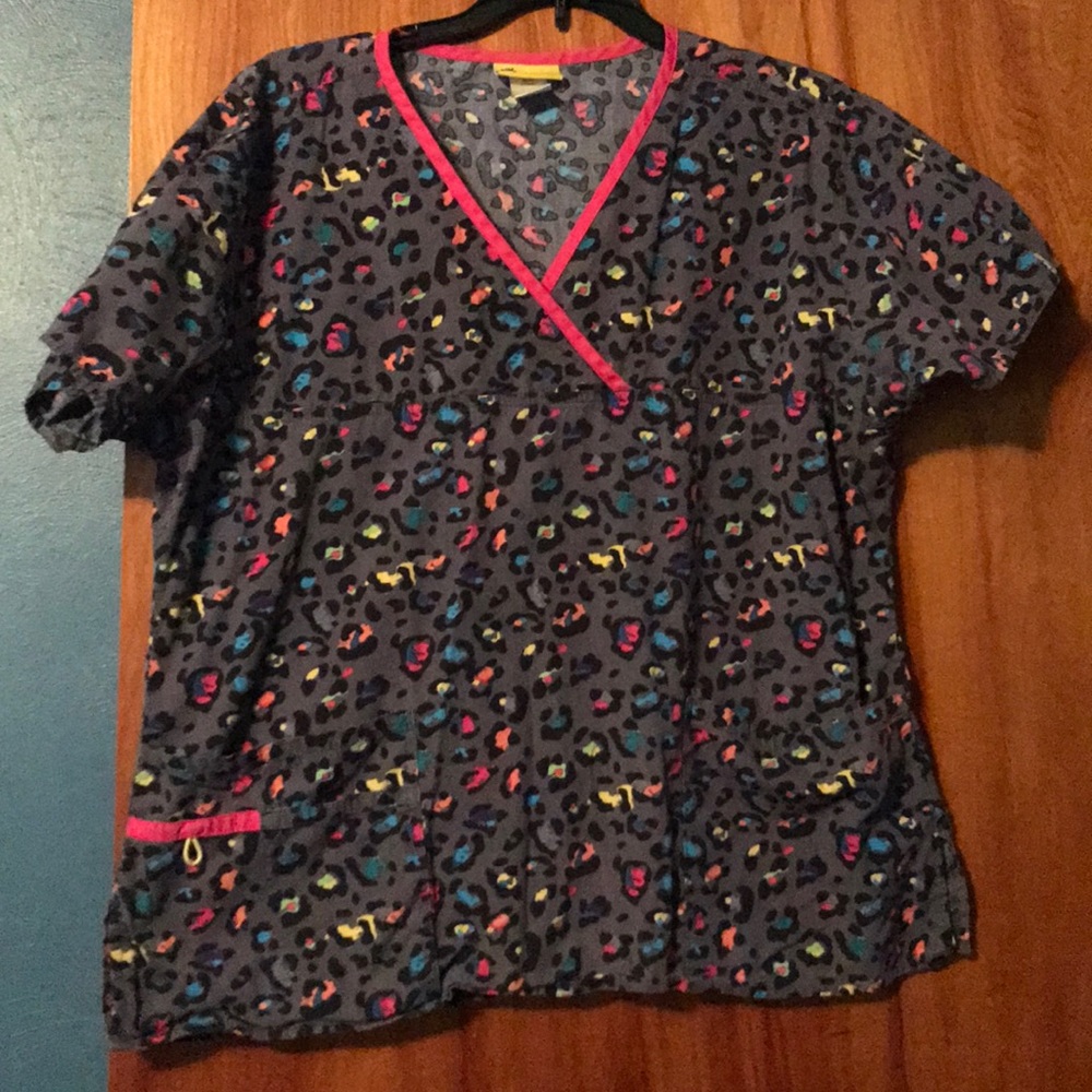 Scrub top large